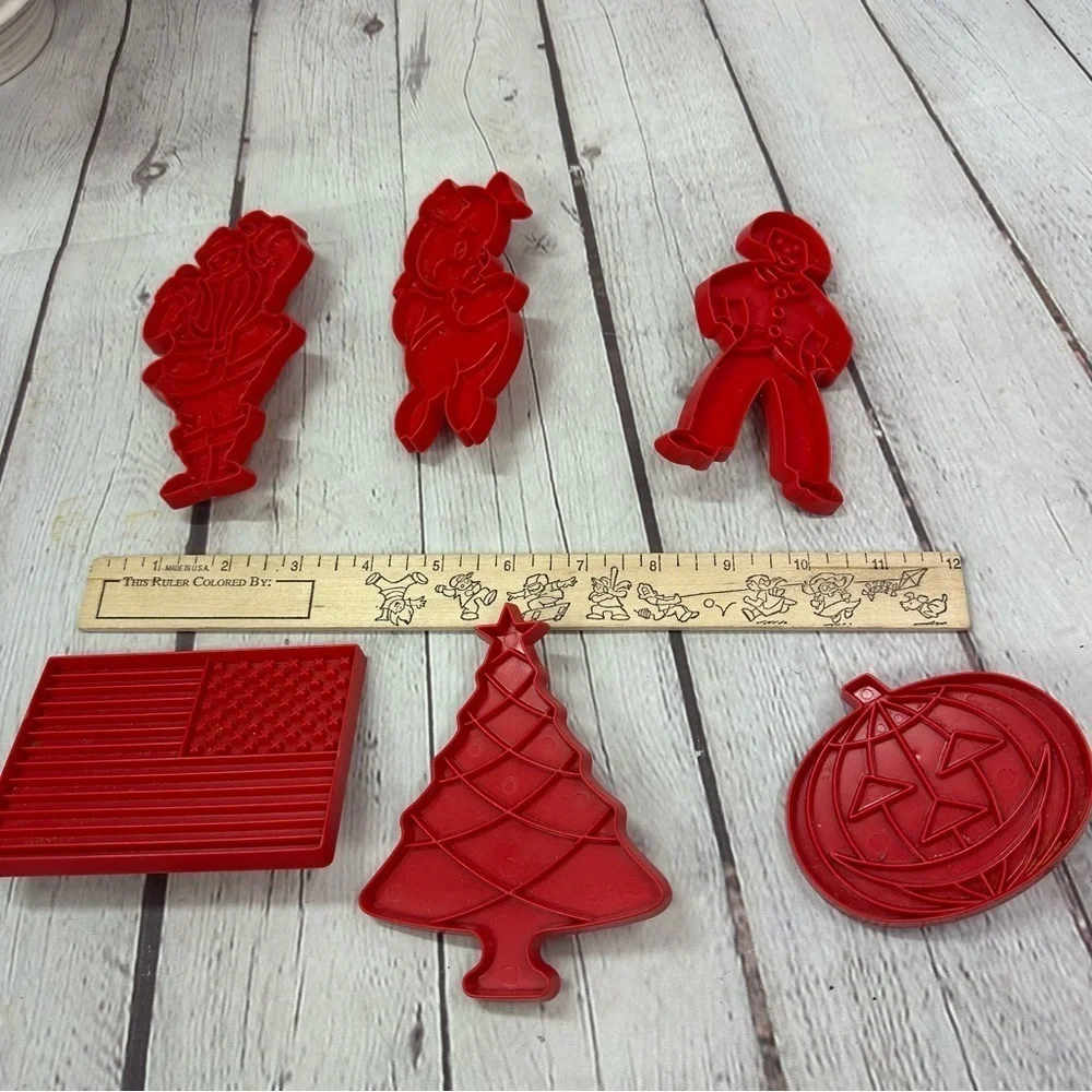 vintage tupperware Red Holiday Cookie Cutters Set flag christmas tree pumpkin